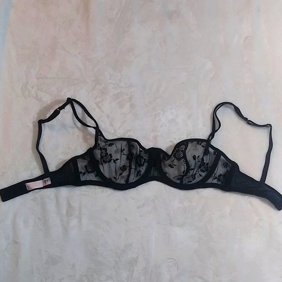 Victoria Secret black lace underwire bra - Picture 2 of 3